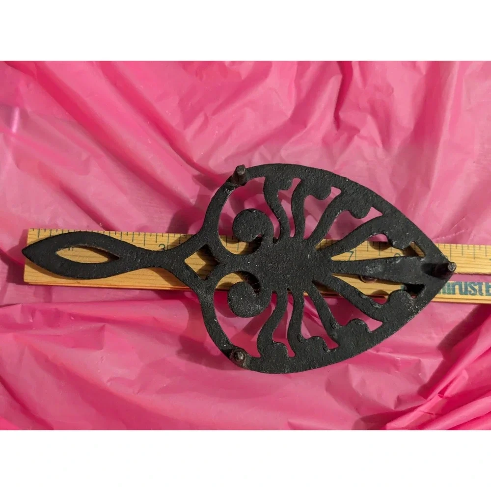 vintage cast iron? scrolled trivet with handle